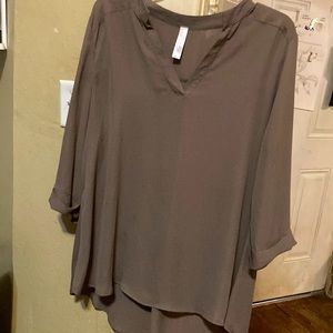 High low blouse with a v neck, 3/4 sleeve